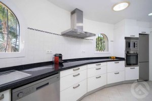 Halbkreisförmige Küche in der Villa