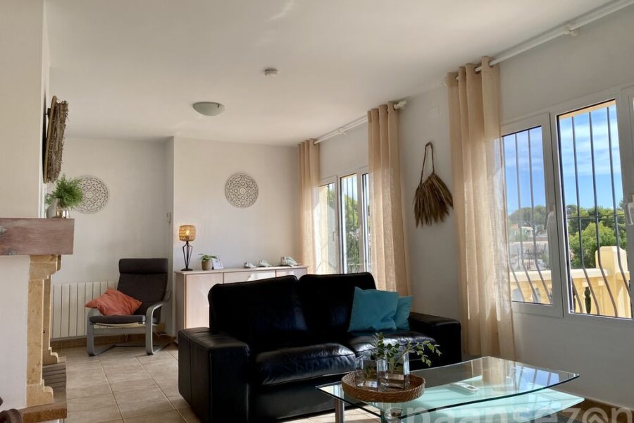 FerienWohnung mit offenem und hellem Wohnzimmer in Moraira
