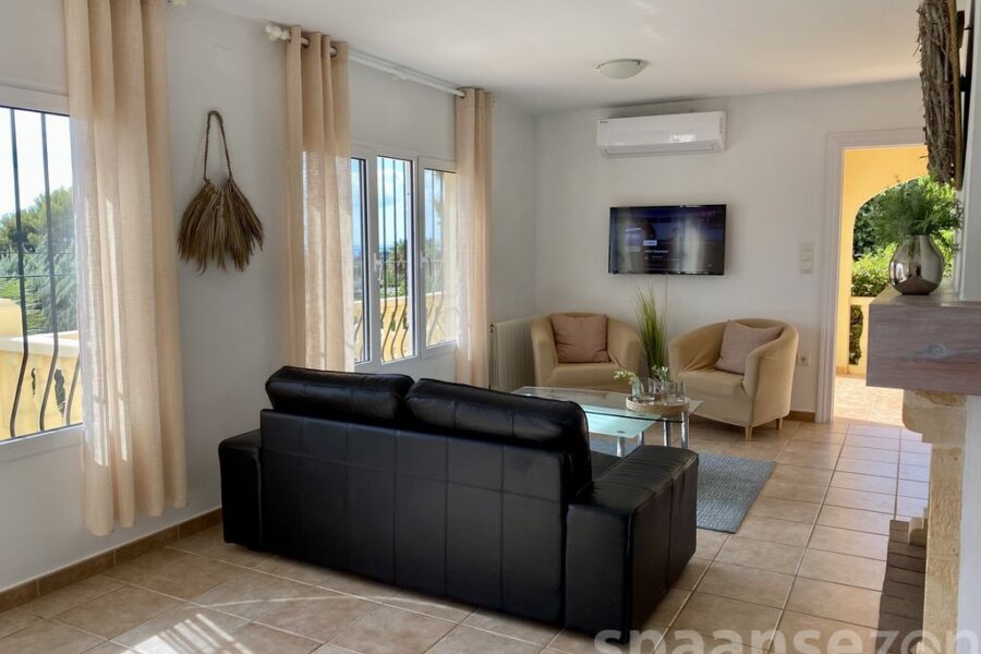 Villa Lara in Moraira verfügt über ein gemütliches und helles Wohnzimmer