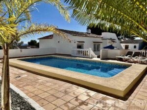 Das Ferienwohnung mit privatem Pool von 8x4 Metern