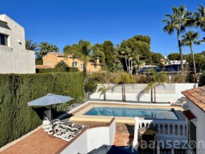 Das Ferienwohnung mit einem weitläufigen mediterranen Garten