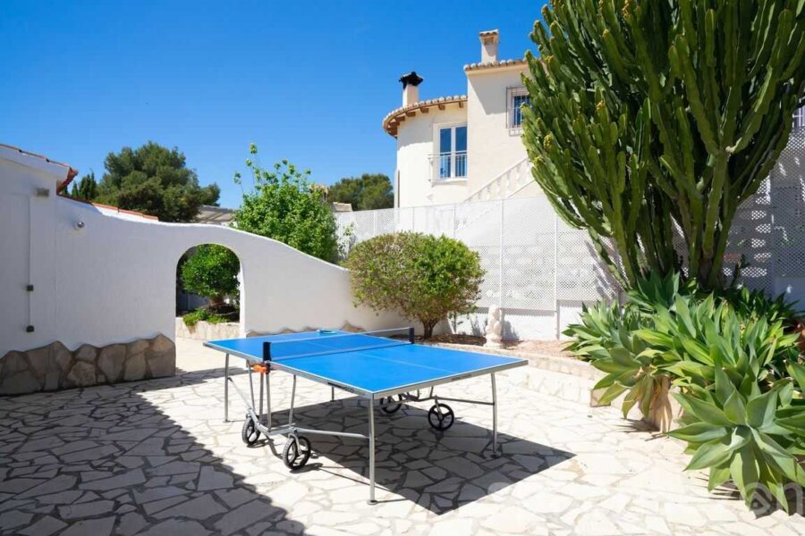 Villa Alicia in Moraira hat eine Tischtennisplatte im Garten