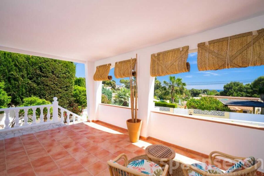 Überdachte Terrasse der Casa Alicia in Moraira