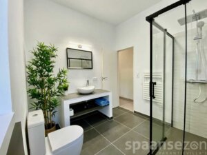Apartment Monica mit einem Badezimmer in Moraira