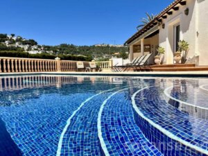 Villa Maia in Moraira verfügt über einen privaten Pool mit schöner Aussicht