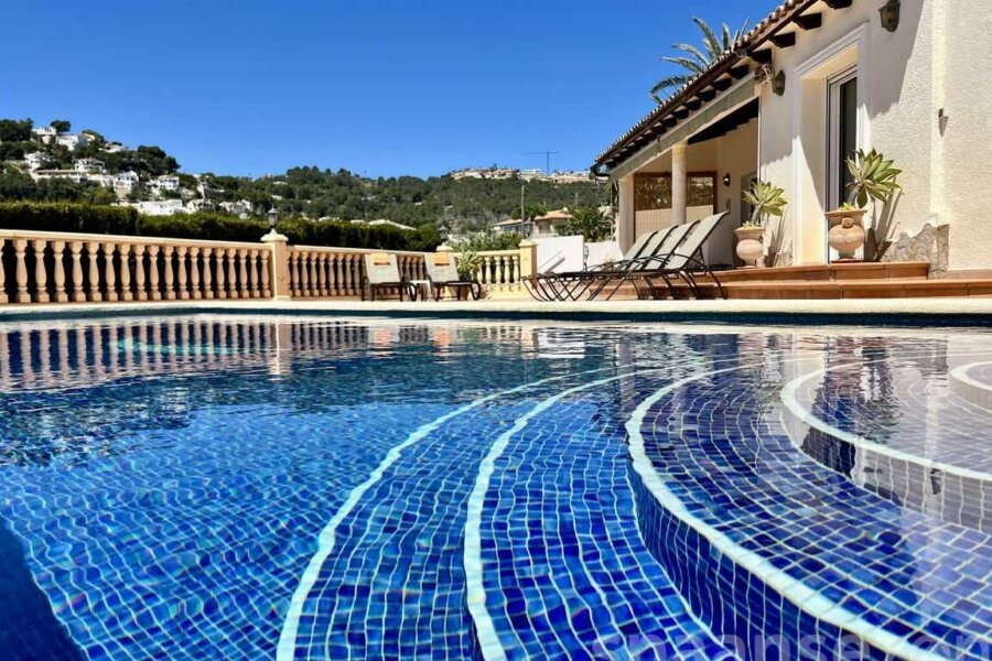 Villa Maia in Moraira verfügt über einen privaten Pool mit schöner Aussicht