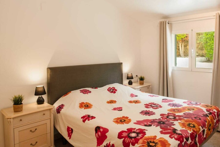 Zweites Schlafzimmer mit einem Bett von 160x200cm im Ferienhaus Naranja