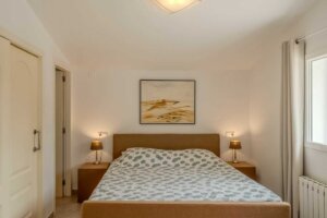 Hauptschlafzimmer mit einem Bett von 180x200 cm im Ferienhaus Naranja