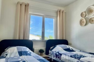 Schlafzimmer mit 90x200cm (x2) Bett in Moraira
