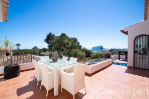 Terrasse mit Panoramablick auf das Meer in Casa Rosana in Moraira